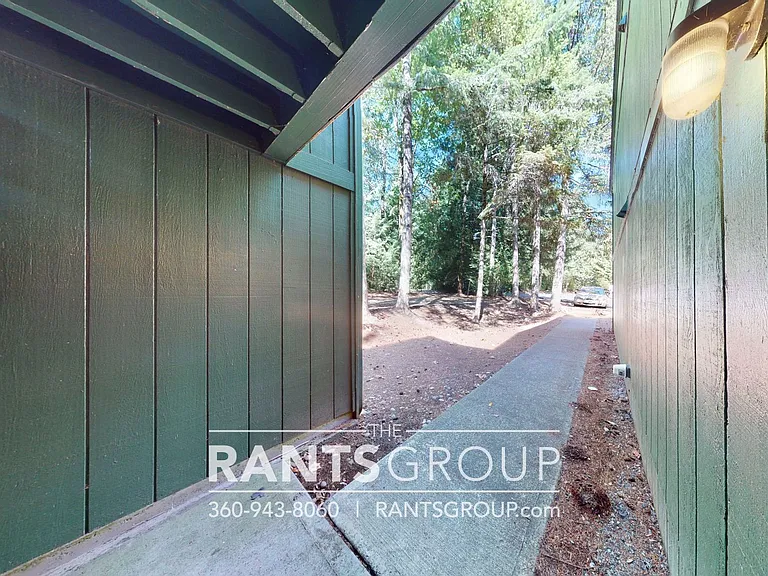Lovely, wooded 2-bedroom apartment with a large private deck and in-unit washer & dryer! — Photo 46