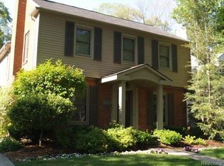 10035 Nadine Ave, Huntington Woods, MI 48070
