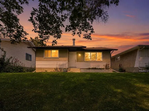3257 S 32a Ave SE, Calgary, AB T2B 0J6