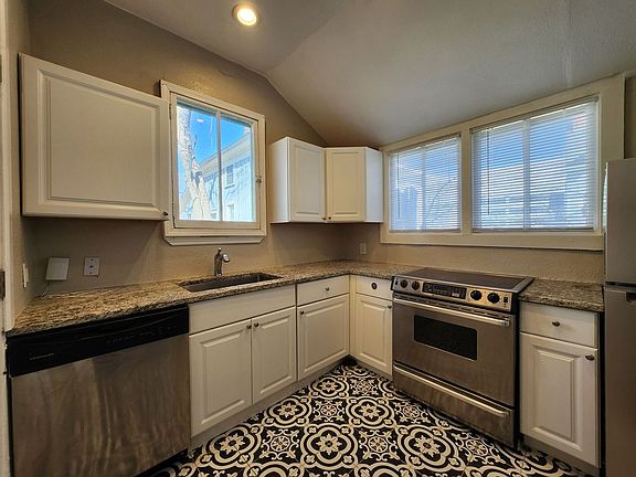 3rd image of 724 N Nevada Ave #3