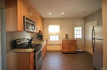 3rd image of 554 Brewster St
