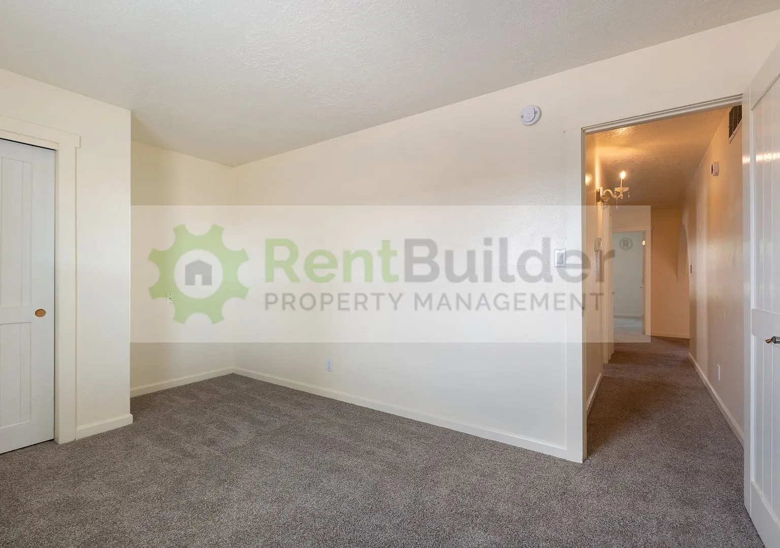 3 bed, 2.0 bath, 1302 sqft, $1,995 — Photo 3