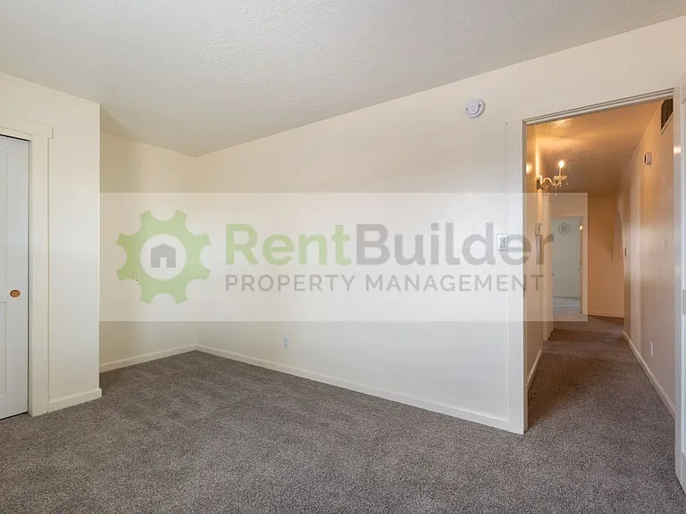 10101 La Paz Dr NW — Photo 3
