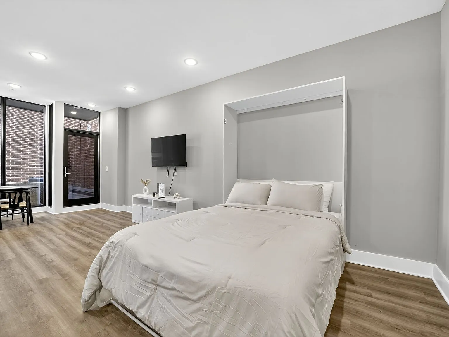 Studio, 676 sqft, $2,900 — Photo 3