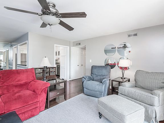 3rd image of 818 Washburn Ave APT 1