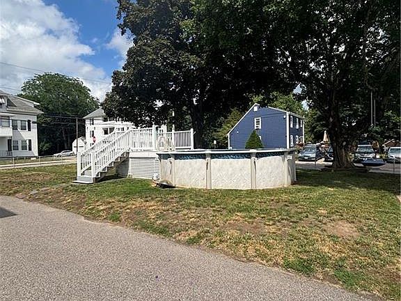5th image of 351 Robinson St