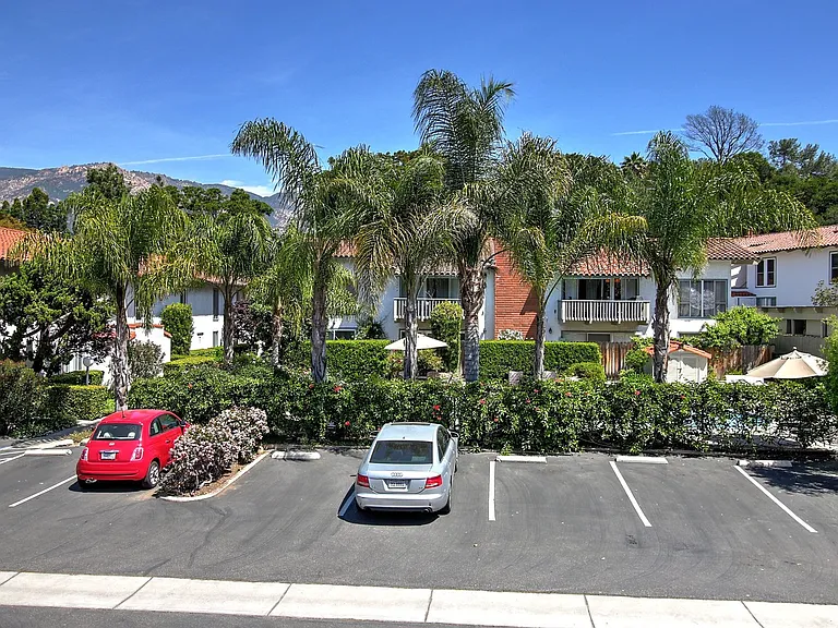 2630 State St #6 — Photo 6