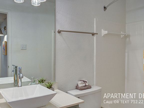 5th image of 3007 Hillcroft St #641