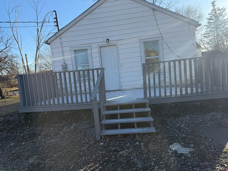 1665 Elaine Rd — Photo 9