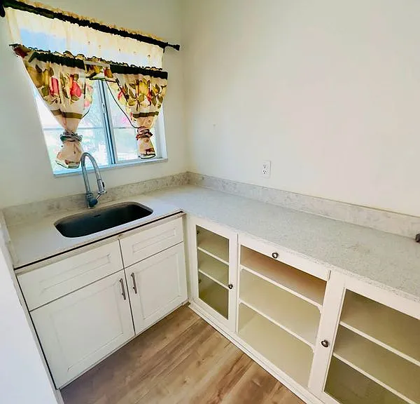 1450 Comstock Dr — Photo 9