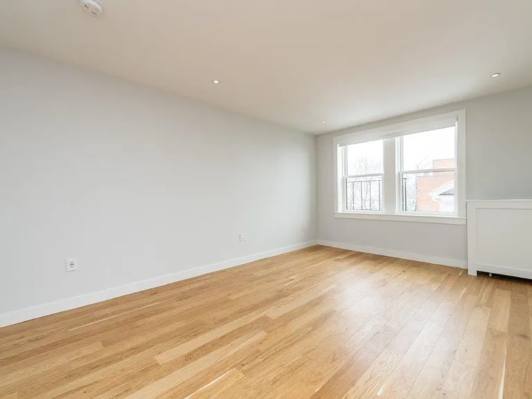 123-125 Highland Ave #20D — Photo 5