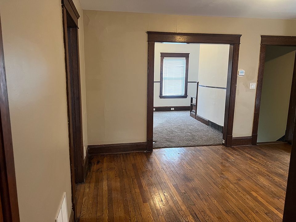 1st image of 1318 W 91st St