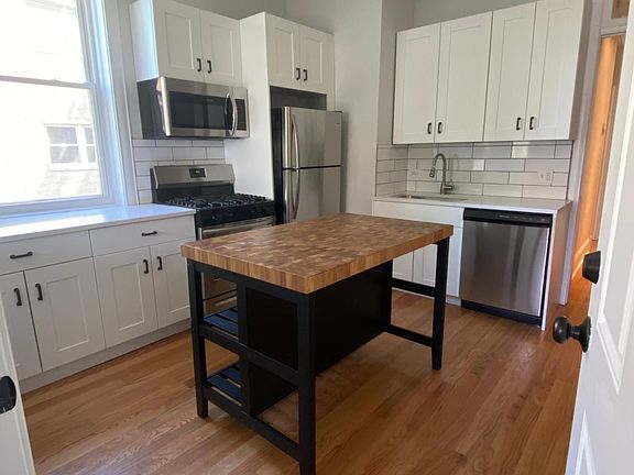 3rd image of 874 N Paulina St #3F
