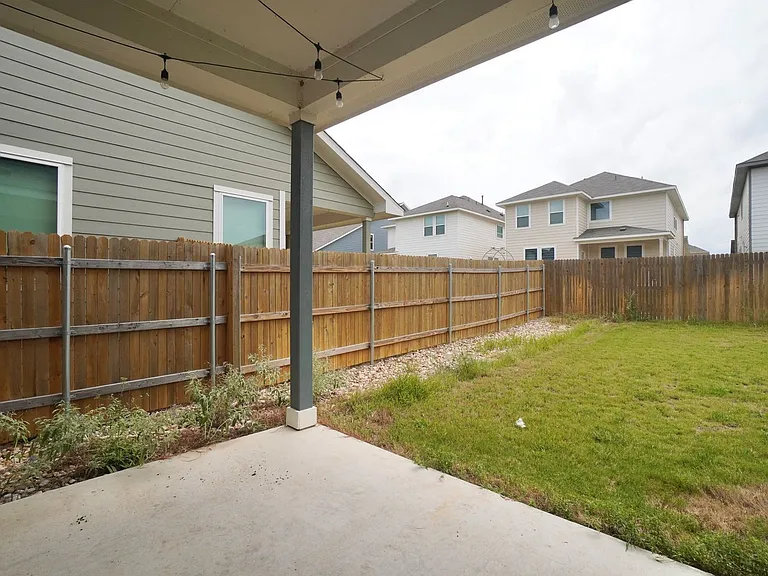 2513 Danbury Ln — Photo 34