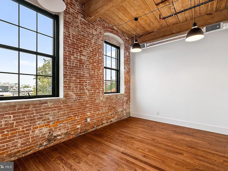 1801 N Howard St #201 — Photo 23