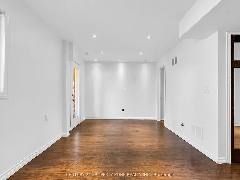 75 Benjamin Cres — Photo 37