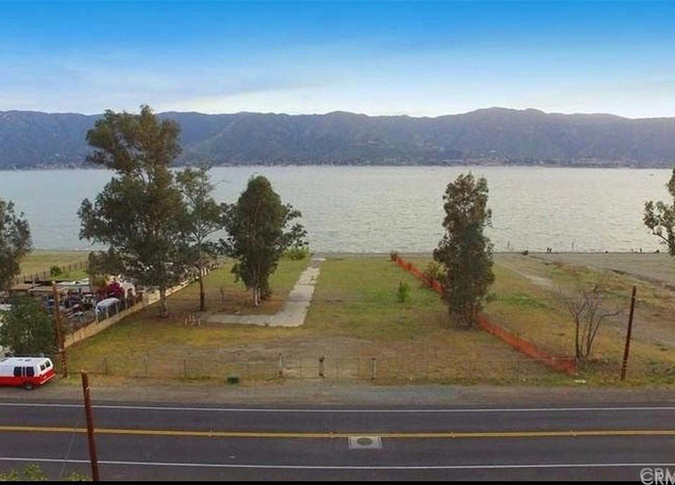 1st image of 1404 W Lakeshore Dr