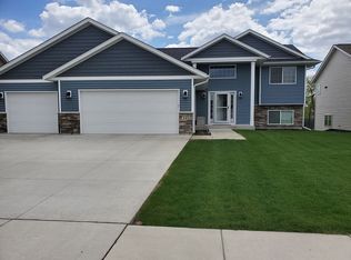 145 Flagstone Ln, Mankato, MN 56001