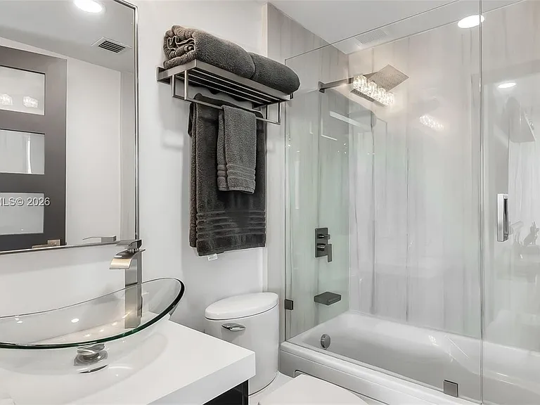 5875 Collins Ave #1807 — Photo 31