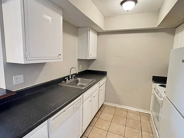 1 Bed 1 Bath Apt NW OKC — Photo 11