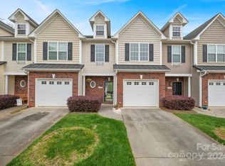 2022 Talbot Ln, Hickory, NC 28602