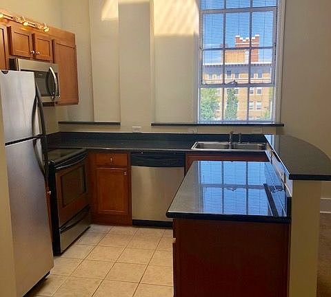3rd image of 525 E Grace St APT 403