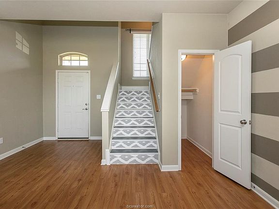5th image of 104 Garnet Ct