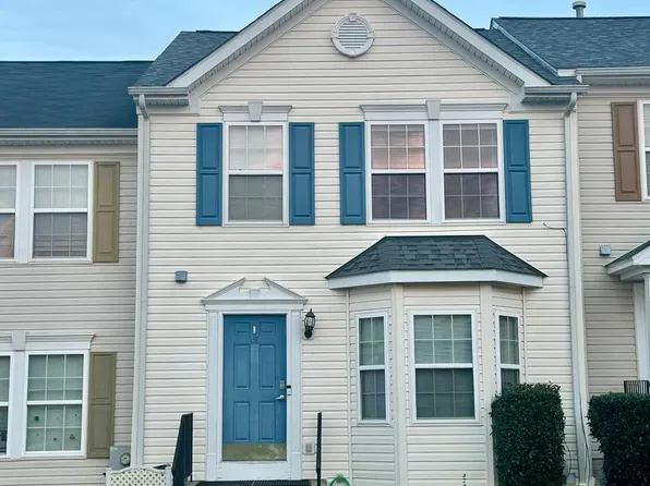 45 Litchfield Ln E, Martinsburg, WV 25405