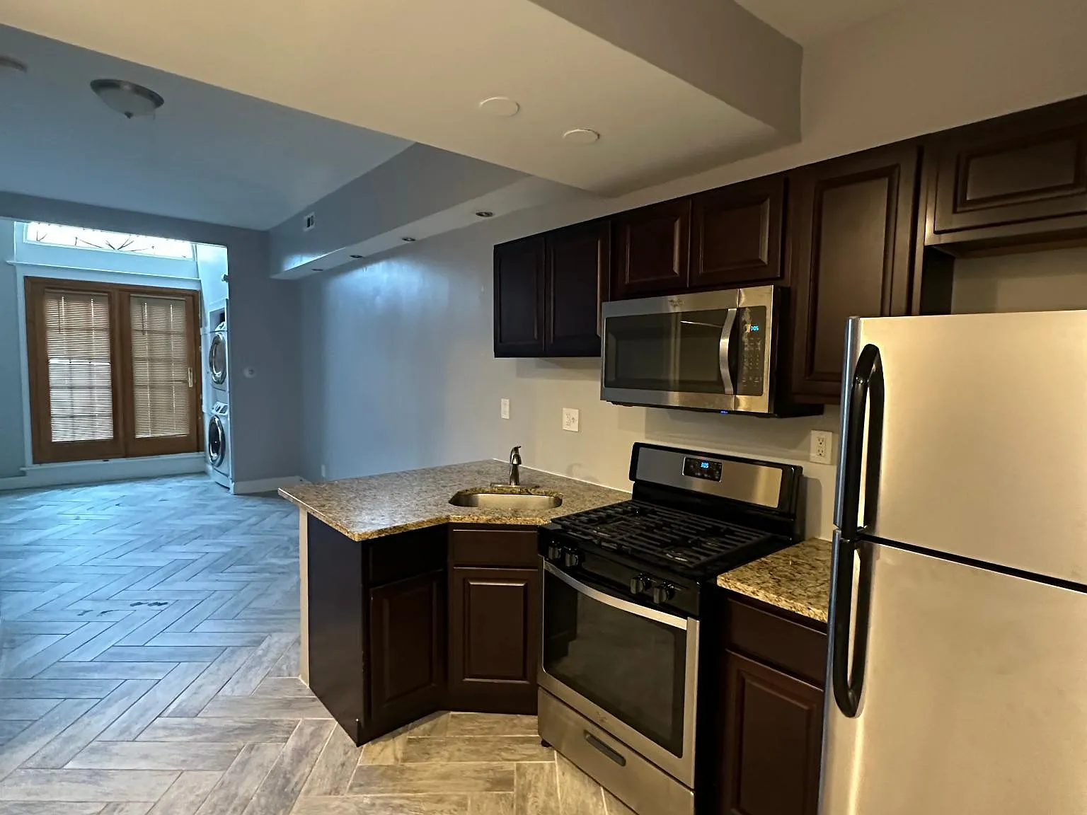 75 Whitney Ave — Photo 2