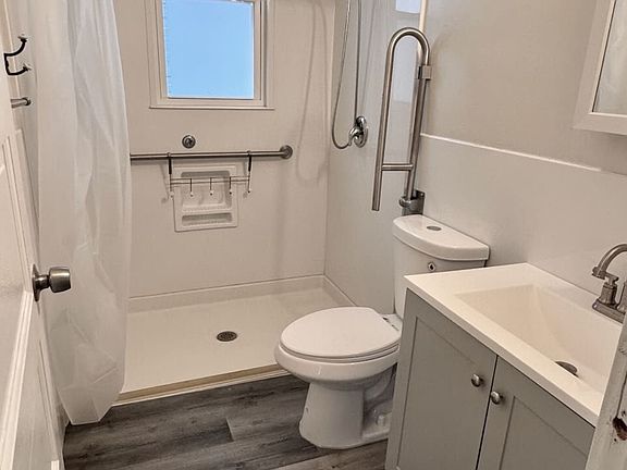 5th image of 2324 W Clifton Ave #1