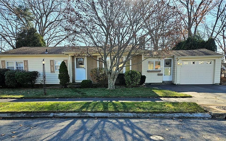 1st image of 53 Sweet Meadow Dr