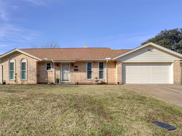 411 Rambling Ln, Euless, TX 76039