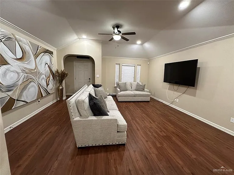 4608 Robin Ave — Photo 6