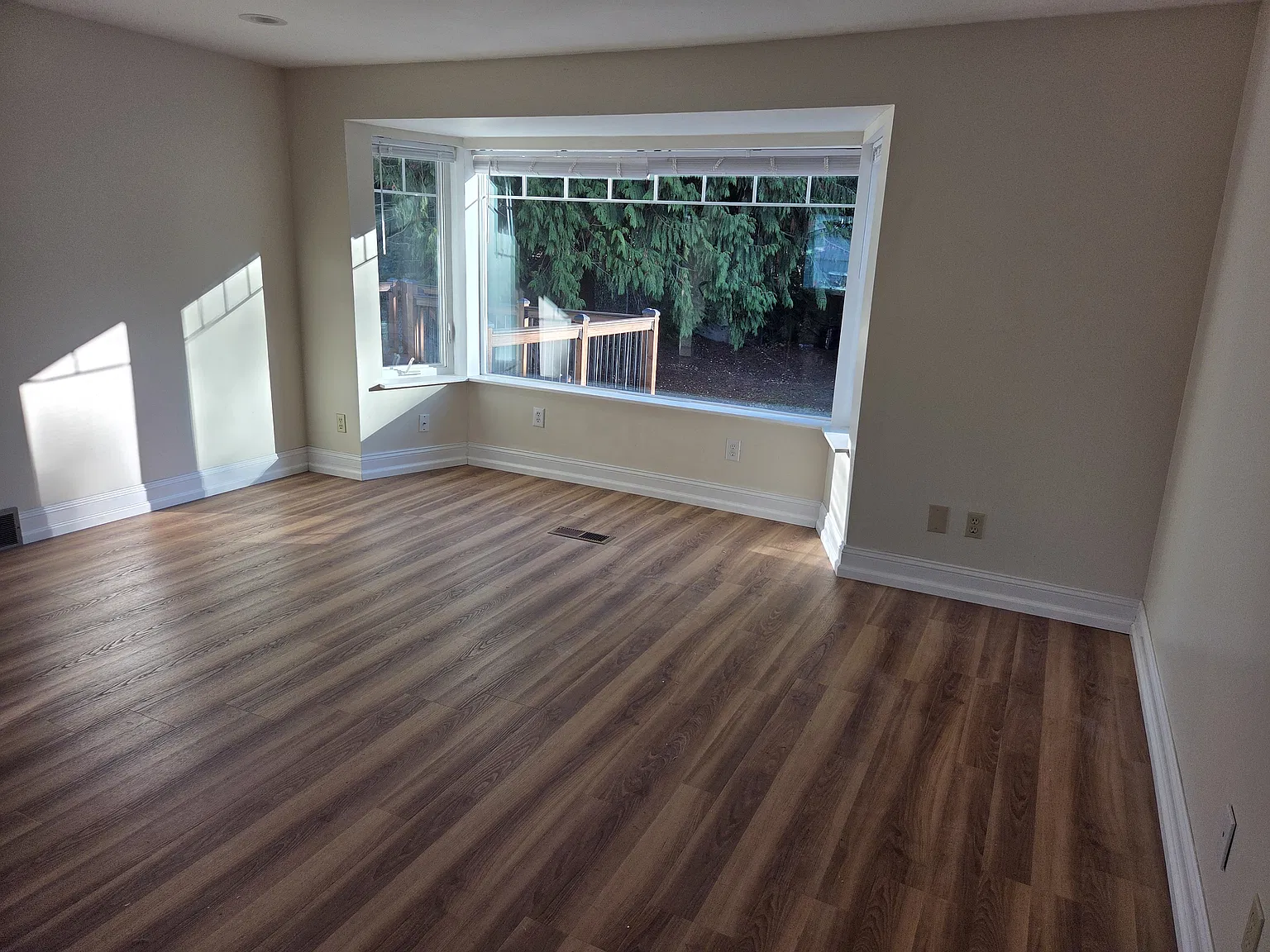 4 bed, 2000 sqft, $3,400 — Photo 3