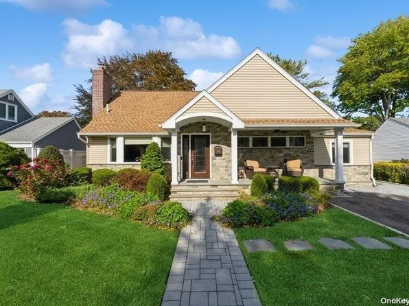 676 Knollwood Drive, West Hempstead, NY 11552