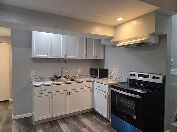 4th image of 12636 Darlenen St