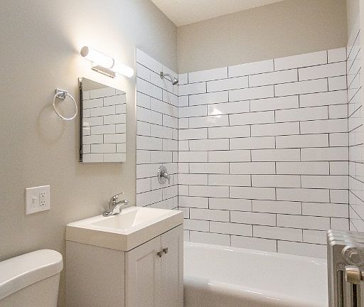 5th image of 2435 W Rosemont Ave APT 3