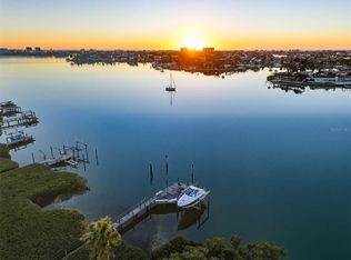 670 Sunset Dr S, Saint Petersburg, FL 33707