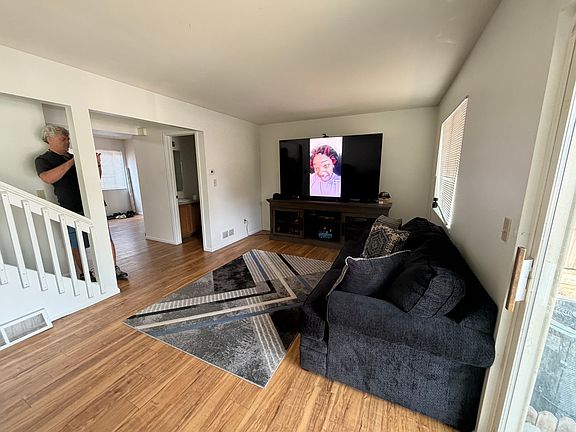4th image of 2124 3rd St SW