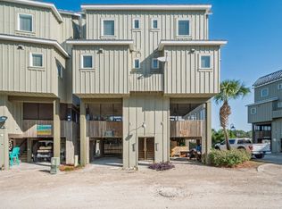 400 Pirates Landing Dr, Carrabelle, FL 32322