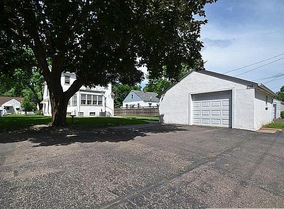 3rd image of 733 7th Ave S