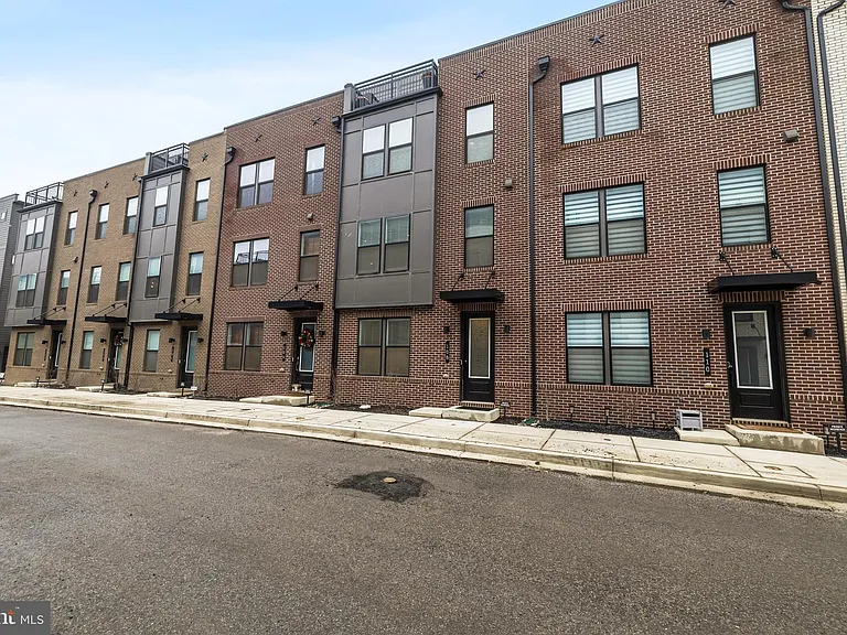 108 Glass Ln — Photo 2