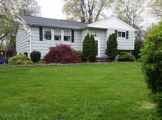 1 Rae Ln, Norwalk, CT 06850