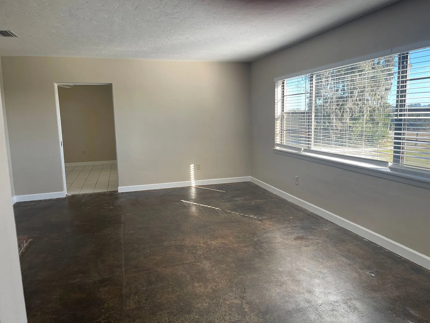 34 Acre Horse Farm Cross Fenced w/Paddocks and Barn 3 Bedroom 2 bath. — Photo 4