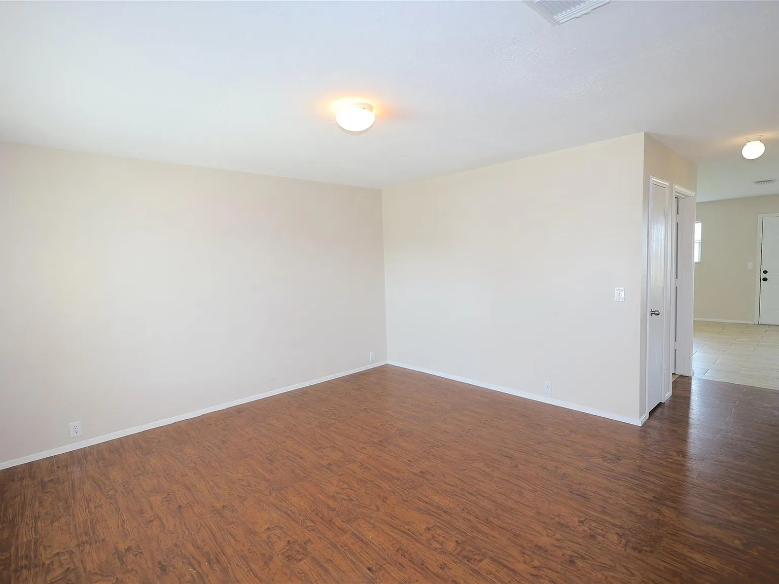 4 bed, 2.5 bath, 1947 sqft, $2,150 — Photo 2