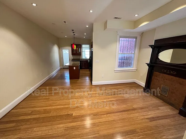 32 Quincy Pl NE #NE — Photo 11