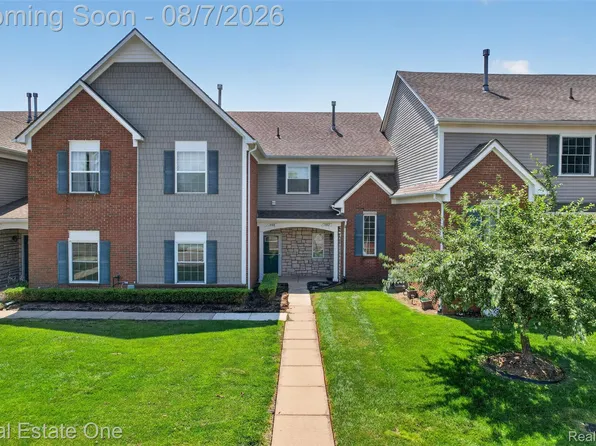 1996 Monarch Dr, Shelby Township, MI 48316