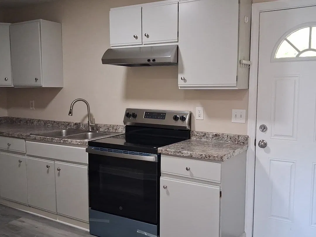 2 bed, 900 sqft, $1,600 — Photo 3