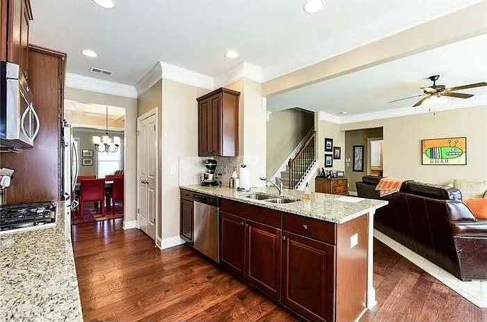 1470 Roswell Manor Cir — Photo 9