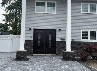 19 Friendly Rd, Hicksville, NY 11801